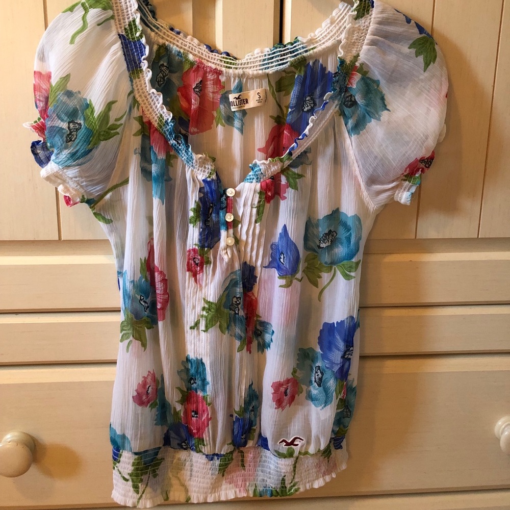 🍉Floral Hollister shirt